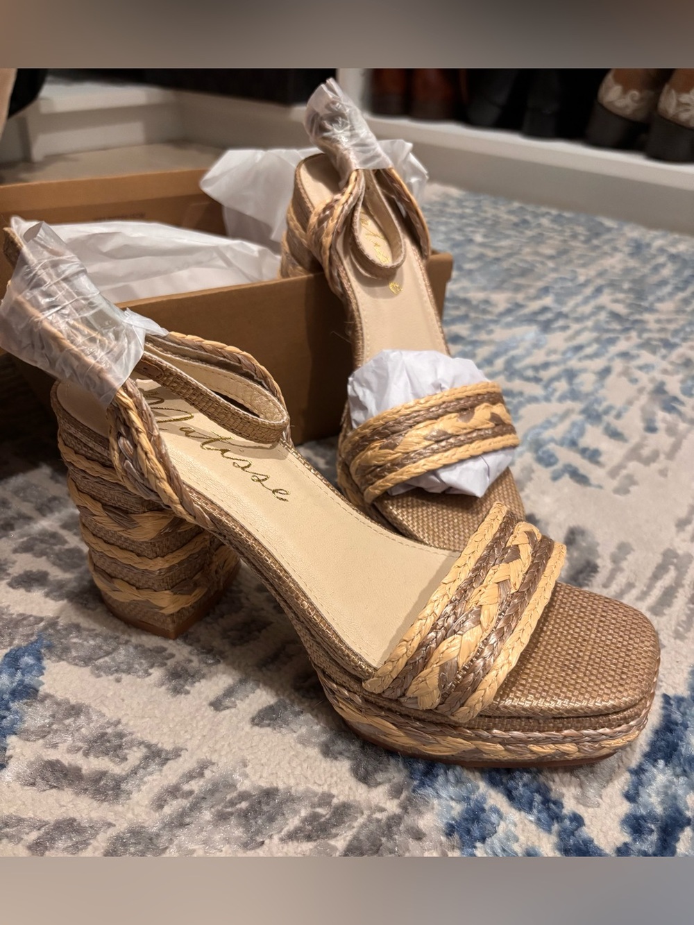 NIB Matisse Lyla Platform Sandals in Taupe size 7